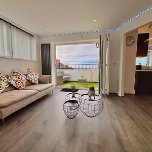 Franks 4 - Roof Terrace - Sleeps 6 Apartment